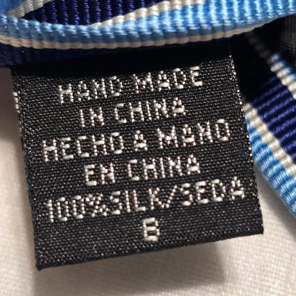 DUCK HEAD MENS SILK TIE STAIN RESISTANT BLUE AND NAVY DIAGONAL STRIPE EUC